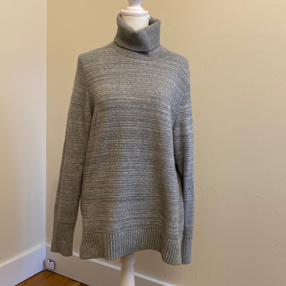Comfy cozy grey J Crew turtleneck sweater